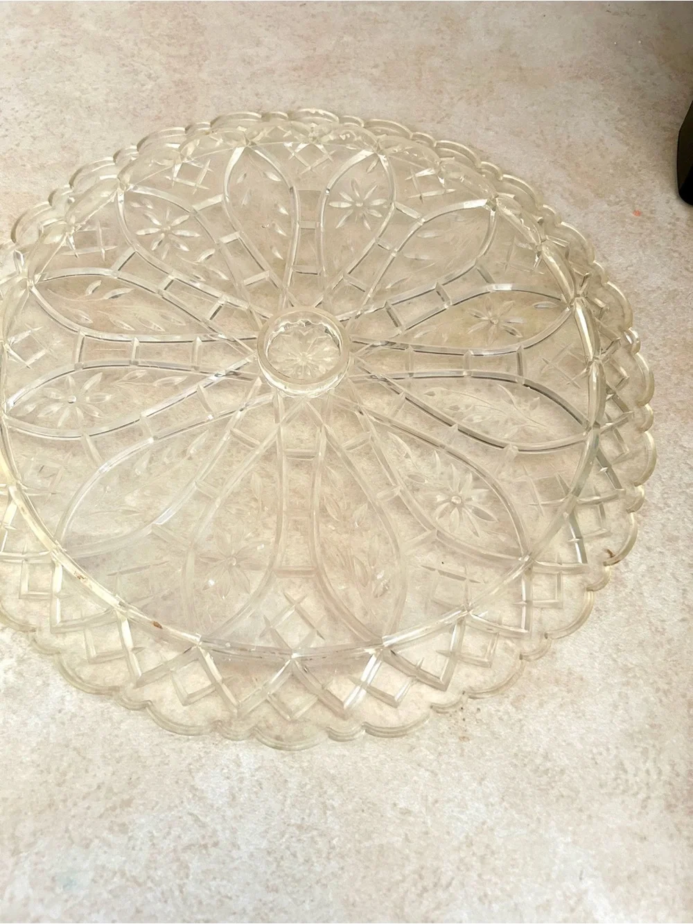 Vintage 2 piece cake or pie carrier lucite/acrylic dome & plate